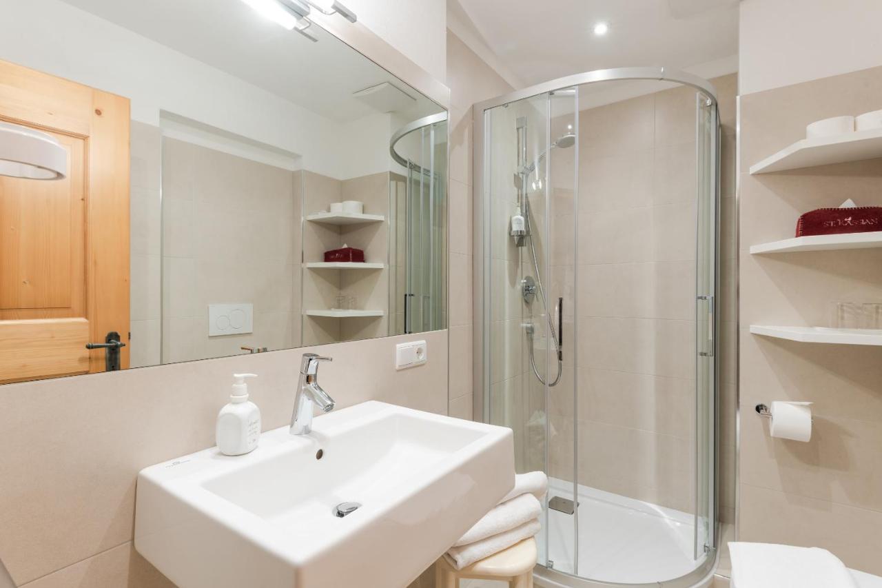 Huber Unterm Baum Apartment Lagundo Bagian luar foto